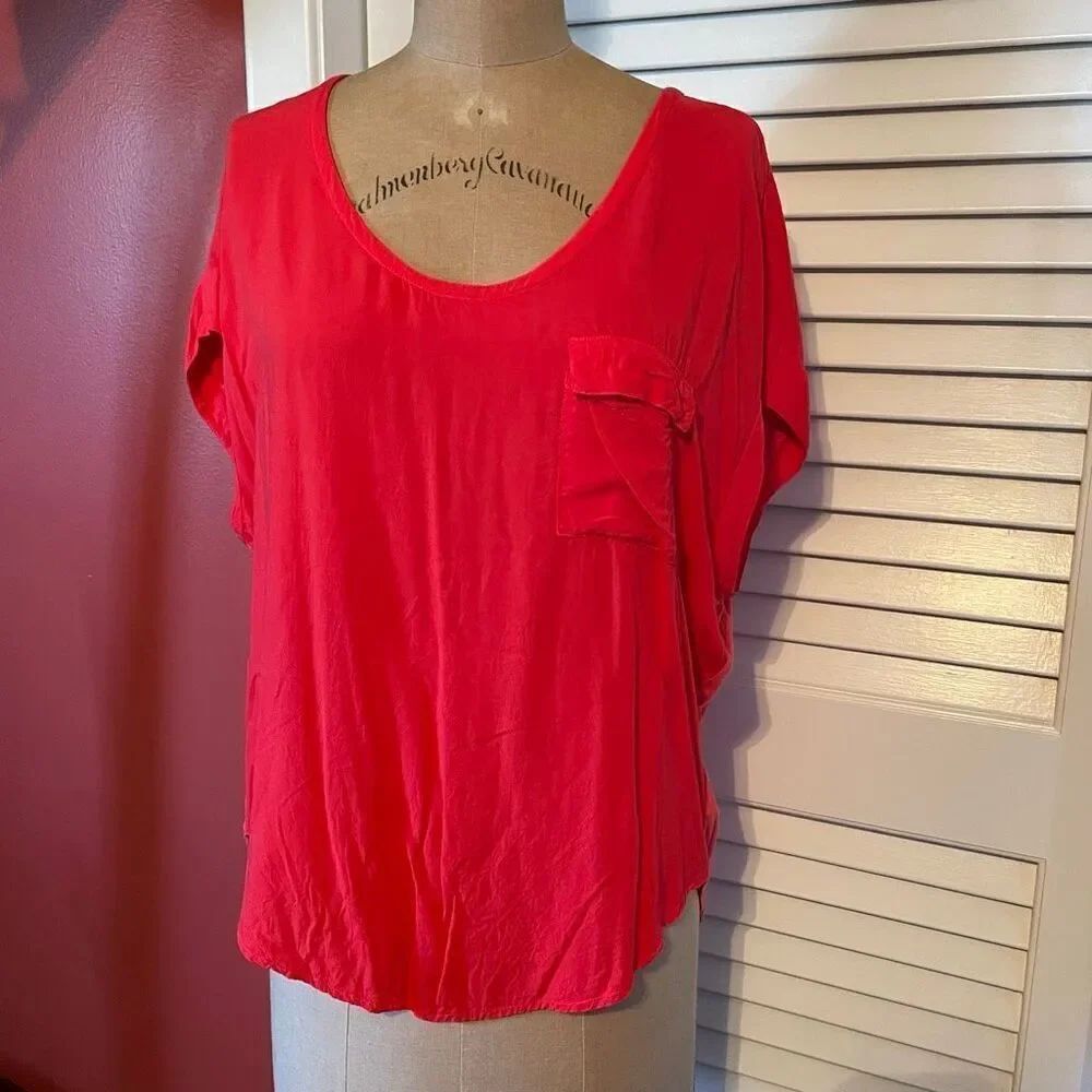SPLENDID | red orange pullover pocket top M